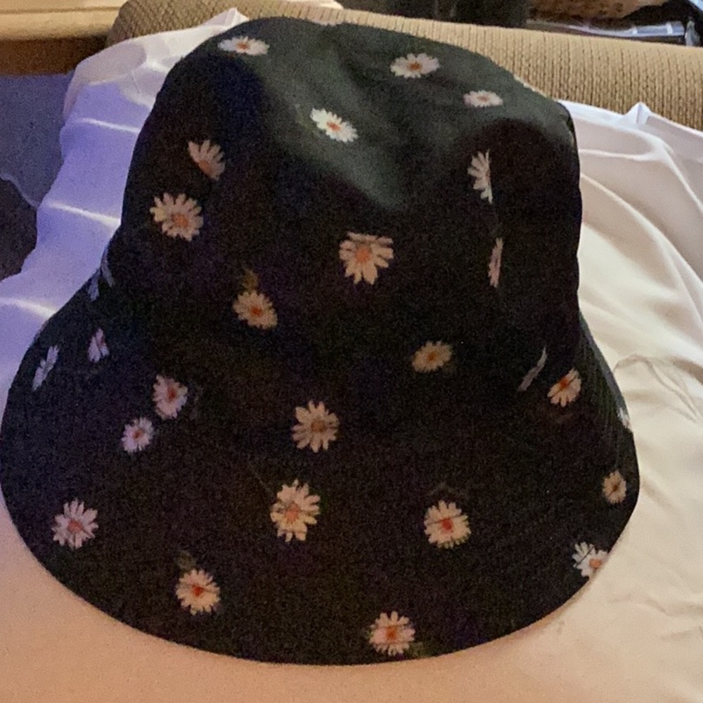 🌻NWT Fun Unisex Reversible Bucket Hat One Size Fits All 🌻